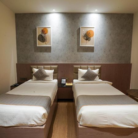 Hotel Tulips Grand ไฮเดอราบัด ภายนอก รูปภาพ