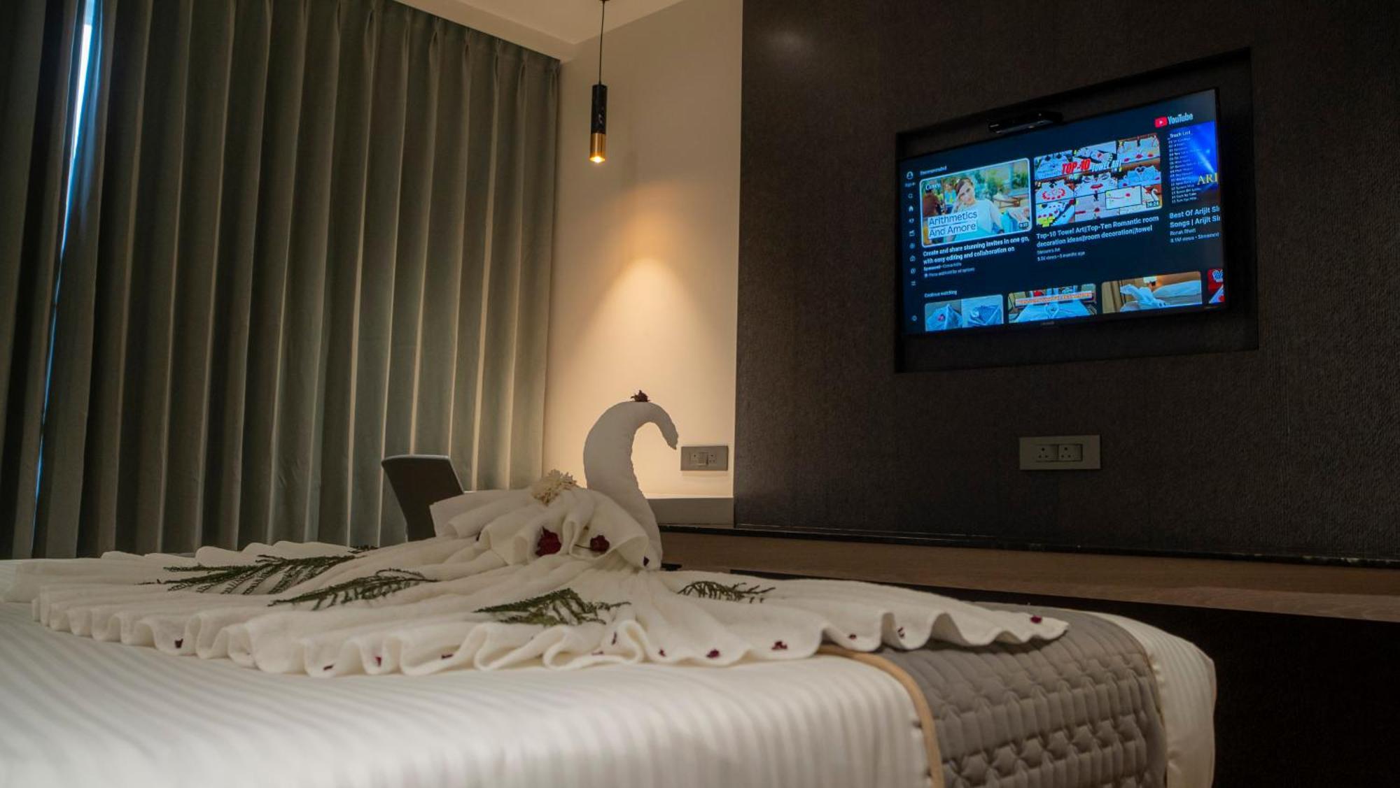 Hotel Tulips Grand ไฮเดอราบัด ภายนอก รูปภาพ