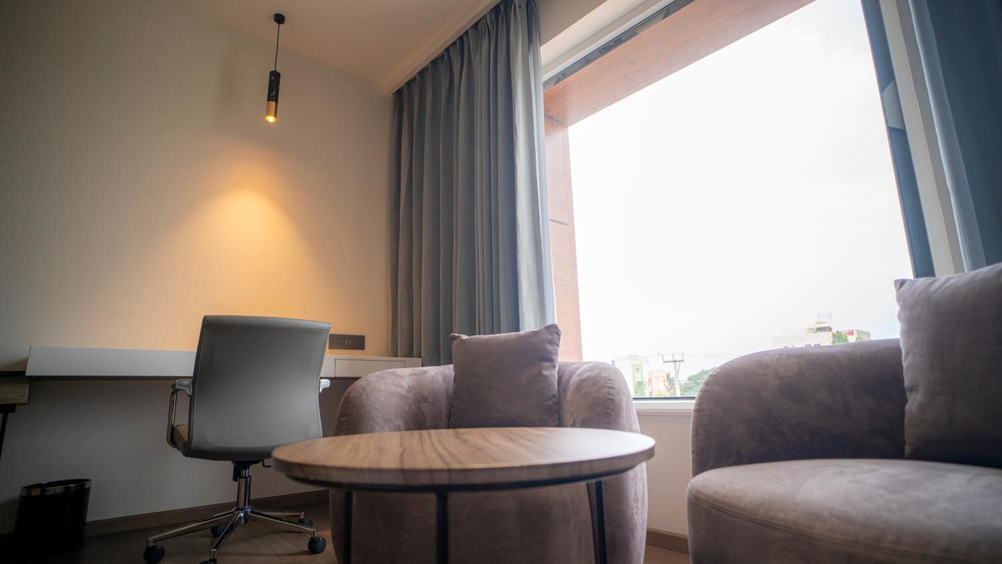 Hotel Tulips Grand ไฮเดอราบัด ภายนอก รูปภาพ