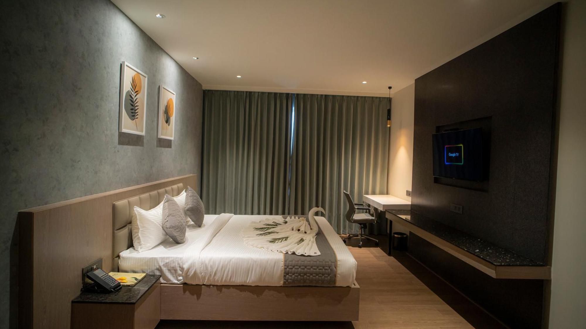 Hotel Tulips Grand ไฮเดอราบัด ภายนอก รูปภาพ