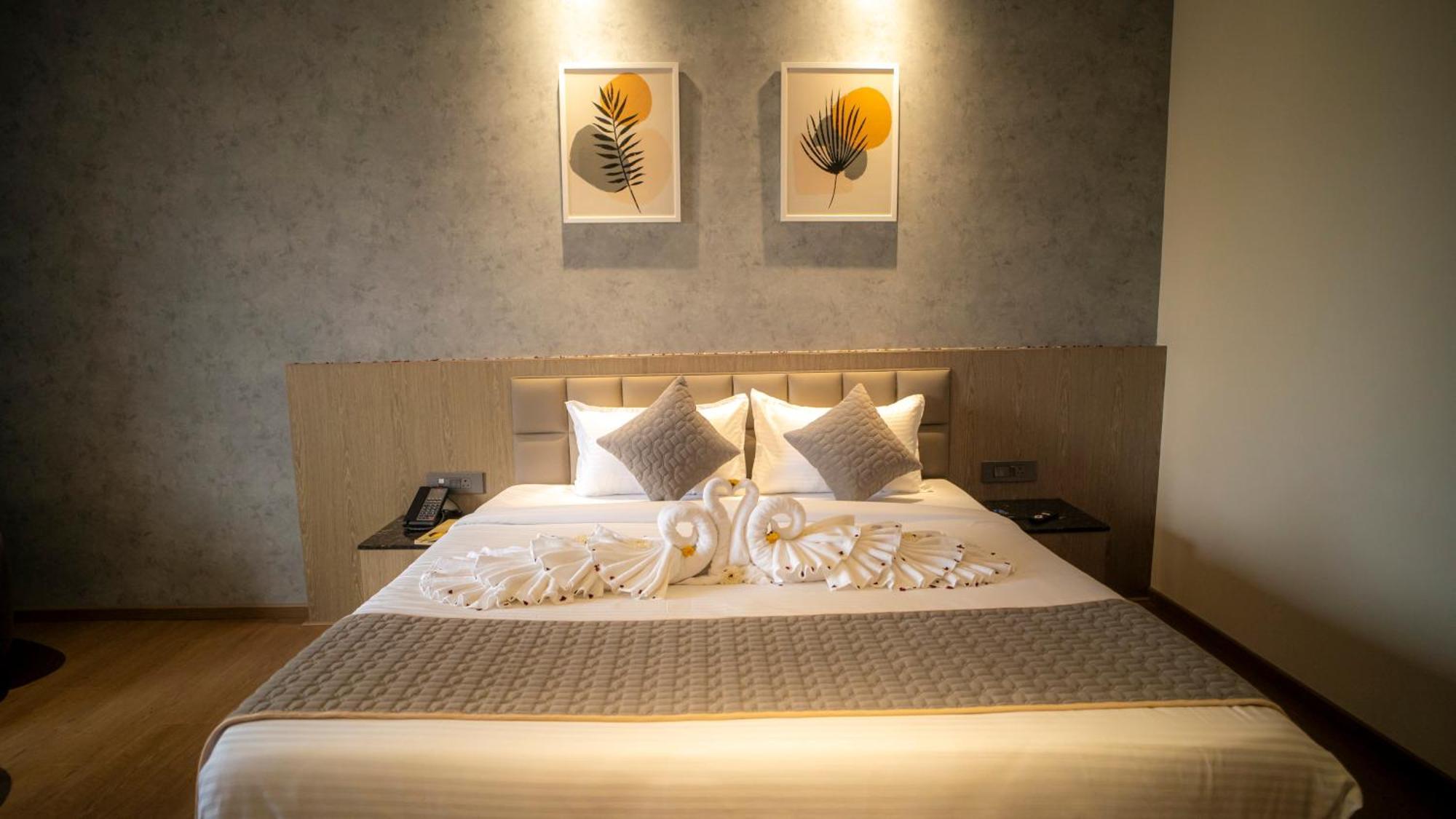Hotel Tulips Grand ไฮเดอราบัด ภายนอก รูปภาพ