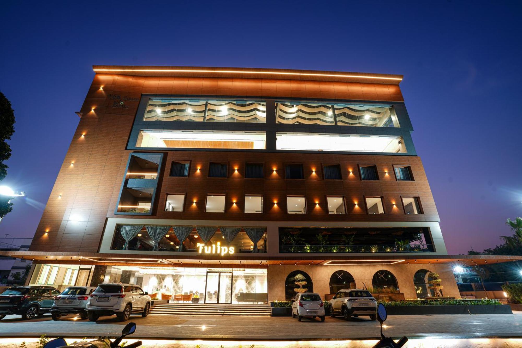 Hotel Tulips Grand ไฮเดอราบัด ภายนอก รูปภาพ