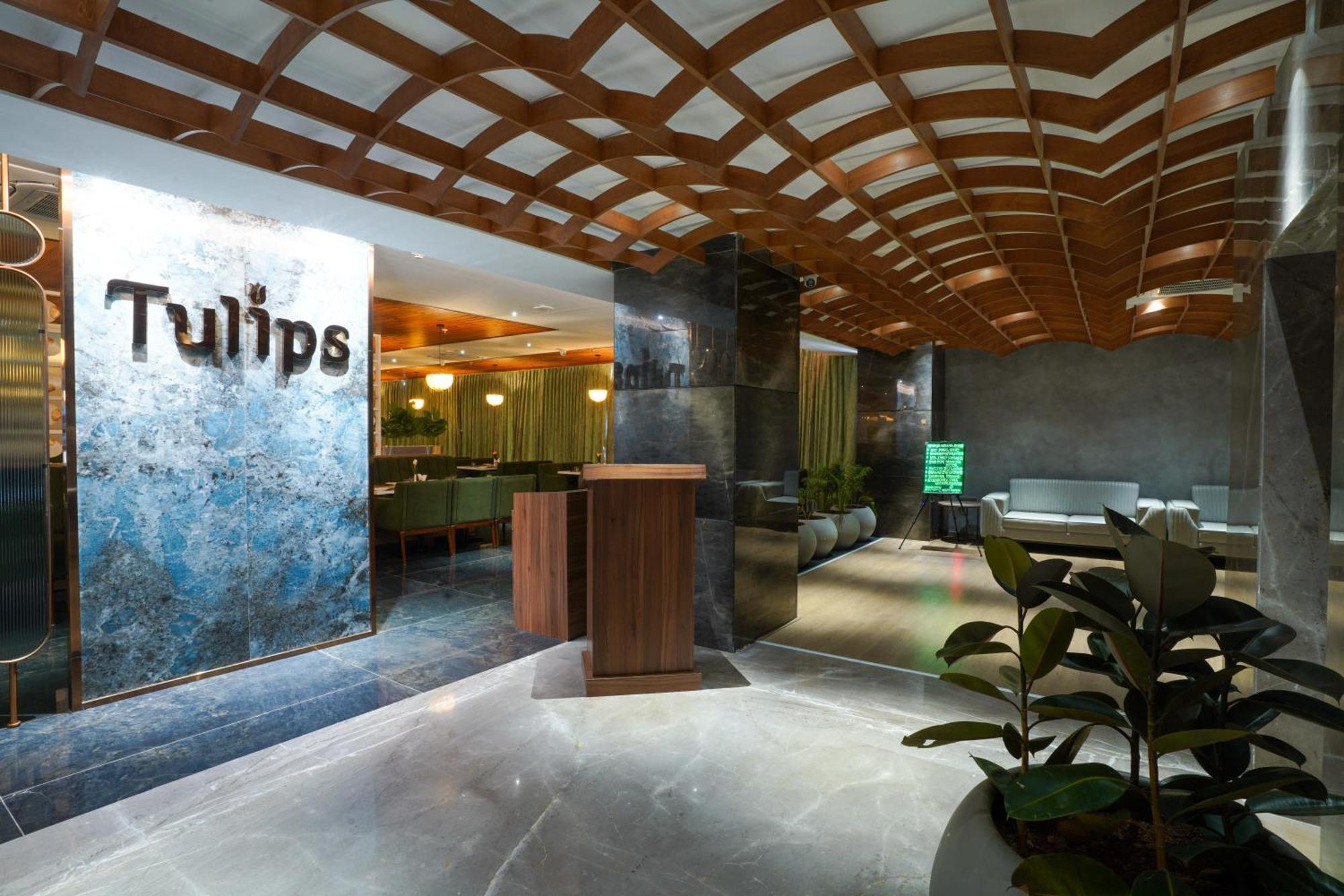 Hotel Tulips Grand ไฮเดอราบัด ภายนอก รูปภาพ