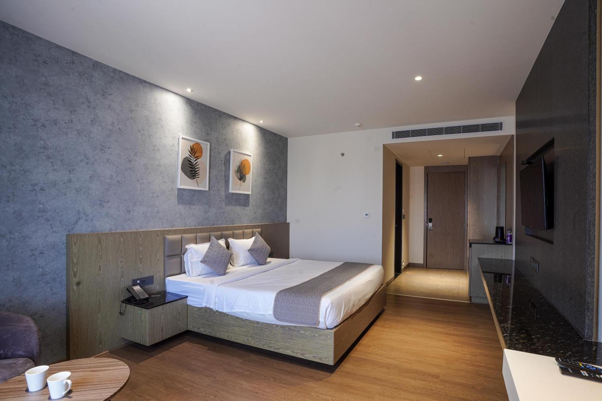 Hotel Tulips Grand ไฮเดอราบัด ภายนอก รูปภาพ