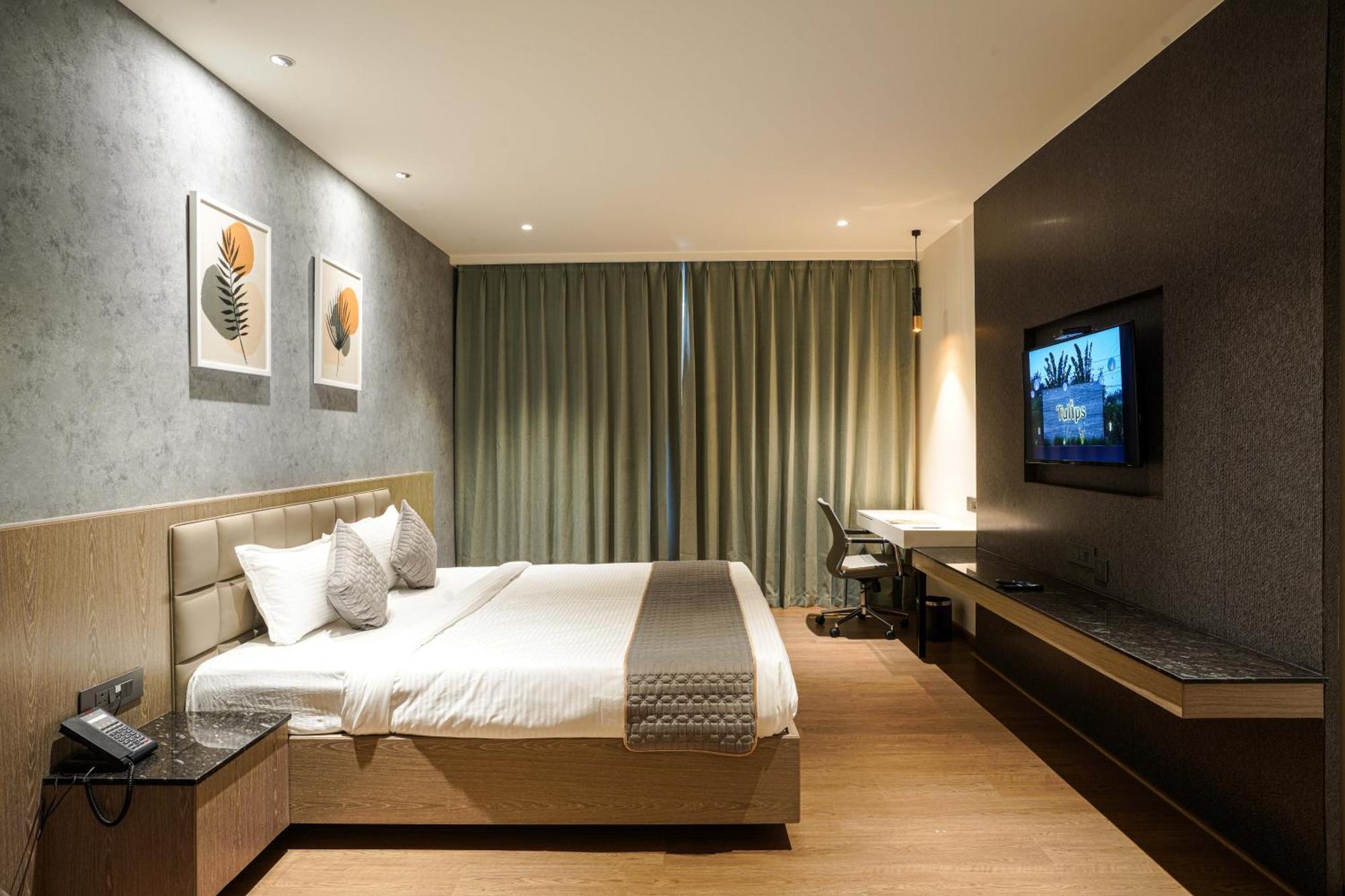 Hotel Tulips Grand ไฮเดอราบัด ภายนอก รูปภาพ