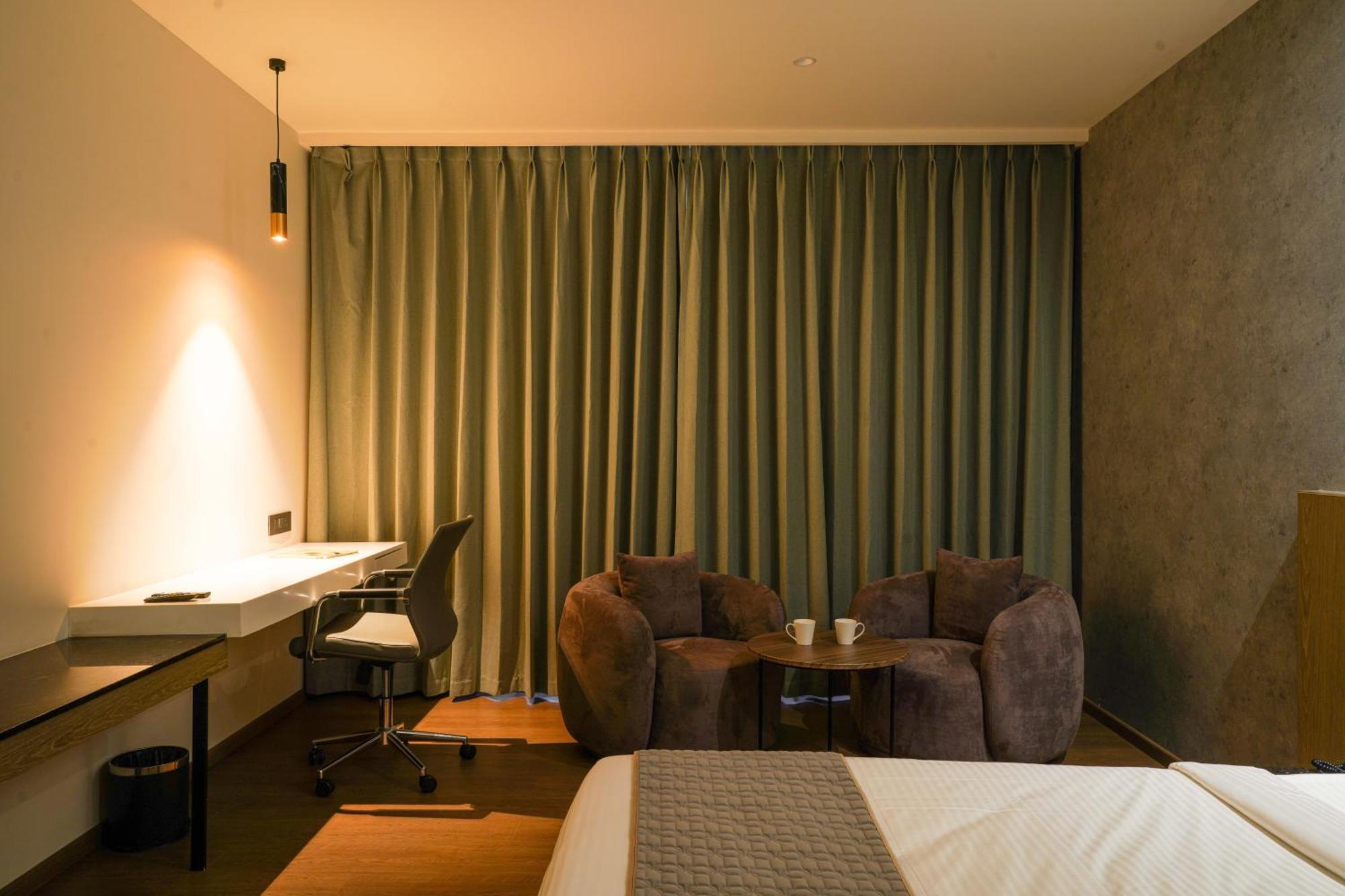Hotel Tulips Grand ไฮเดอราบัด ภายนอก รูปภาพ