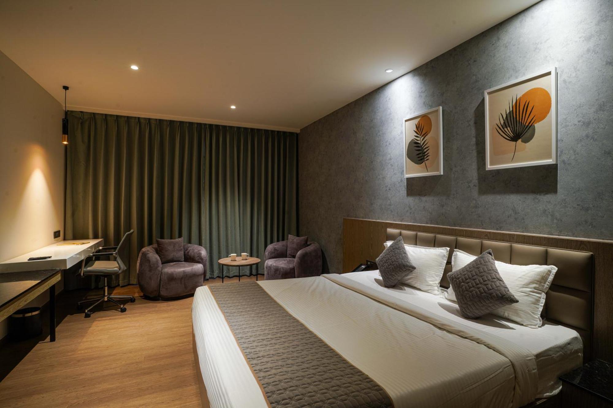 Hotel Tulips Grand ไฮเดอราบัด ภายนอก รูปภาพ