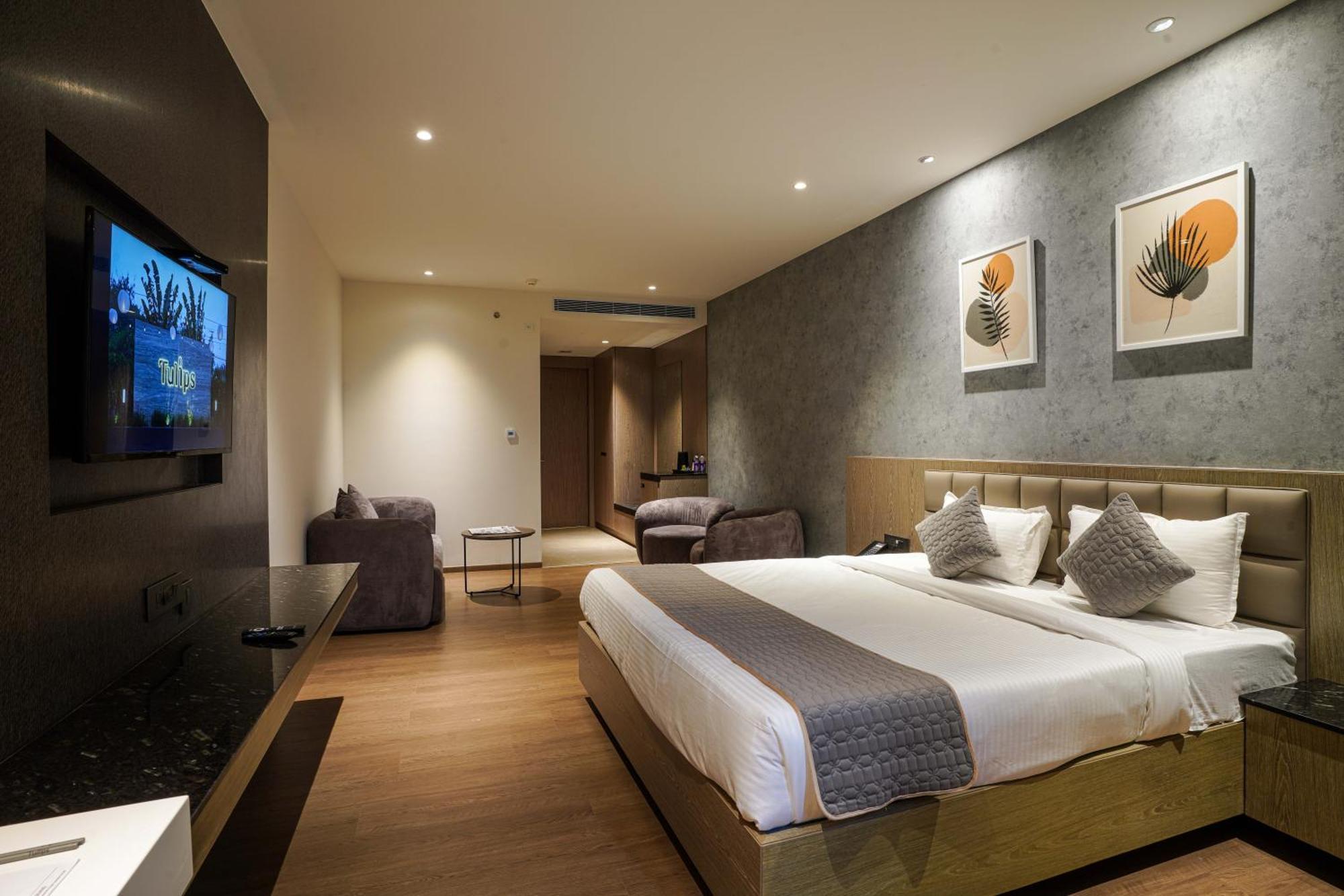 Hotel Tulips Grand ไฮเดอราบัด ภายนอก รูปภาพ