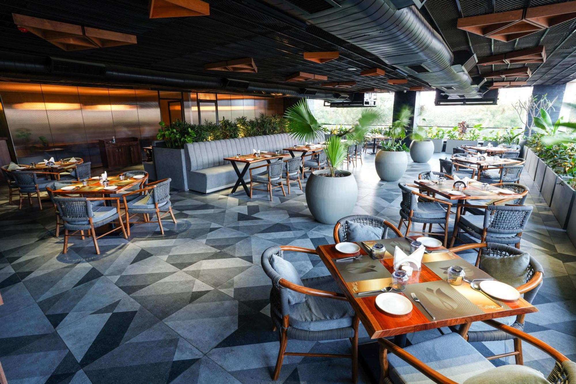 Hotel Tulips Grand ไฮเดอราบัด ภายนอก รูปภาพ