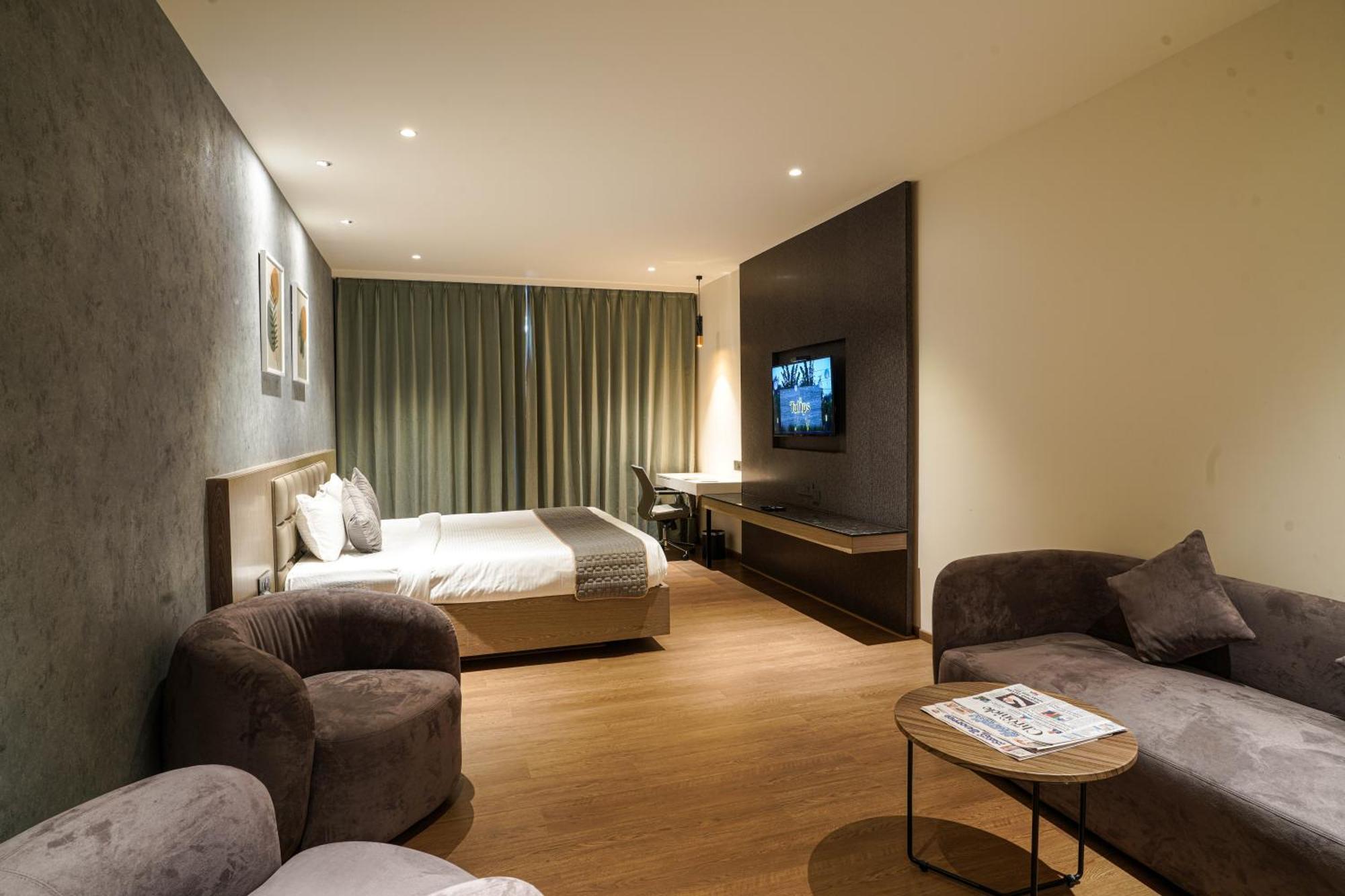 Hotel Tulips Grand ไฮเดอราบัด ภายนอก รูปภาพ